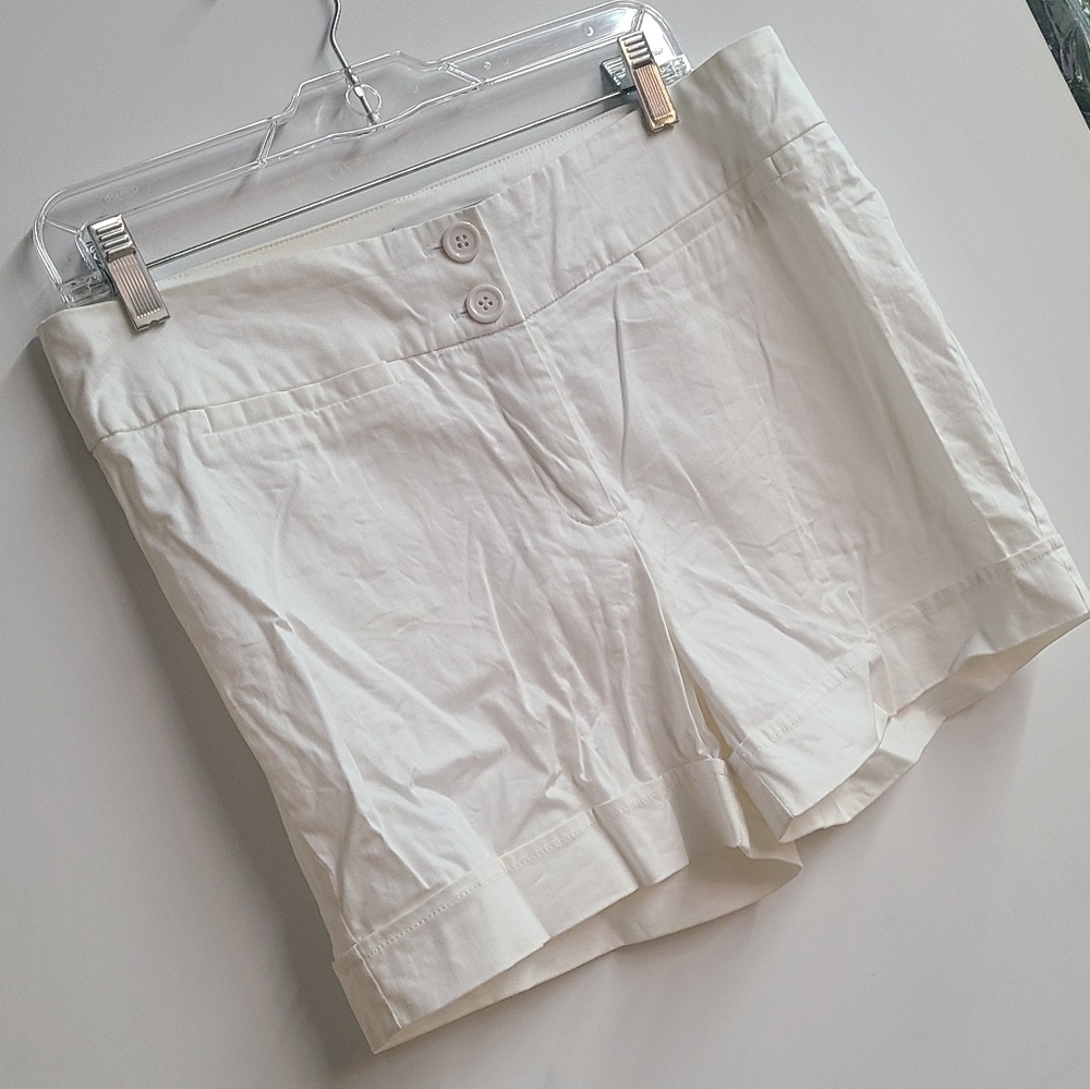 Le Chateau Shorts - Picture 1 of 9
